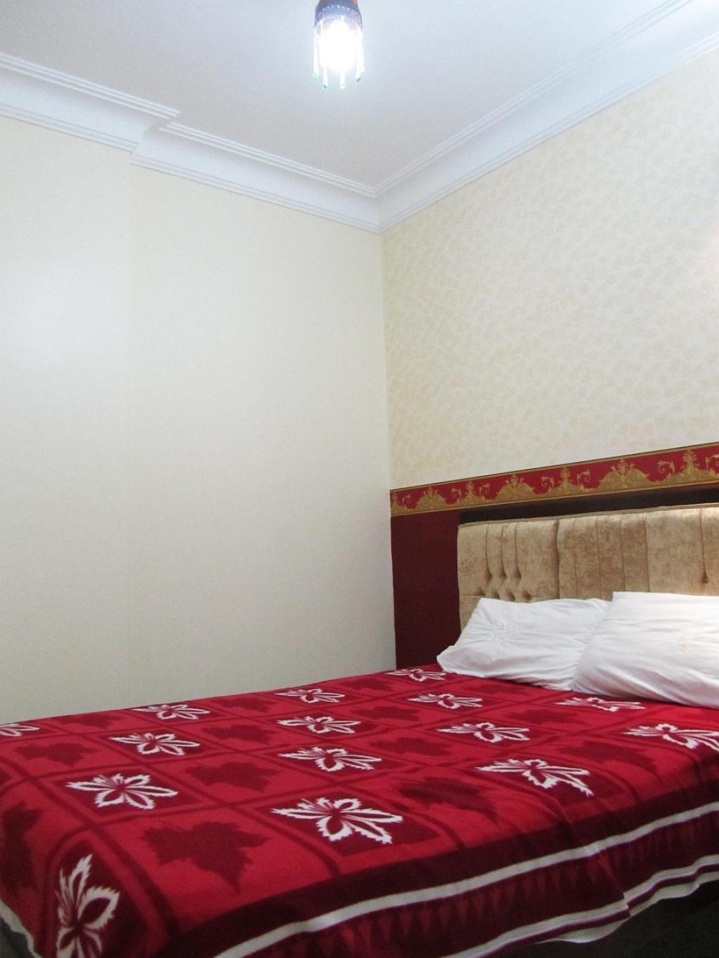 Single Room with Shared Bathroom